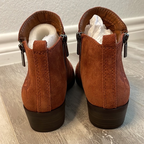 NIB Lucky Brand Basel Red Oak Oiled Suede Leather Floral Booties Boots 5 - Picture 6 of 9